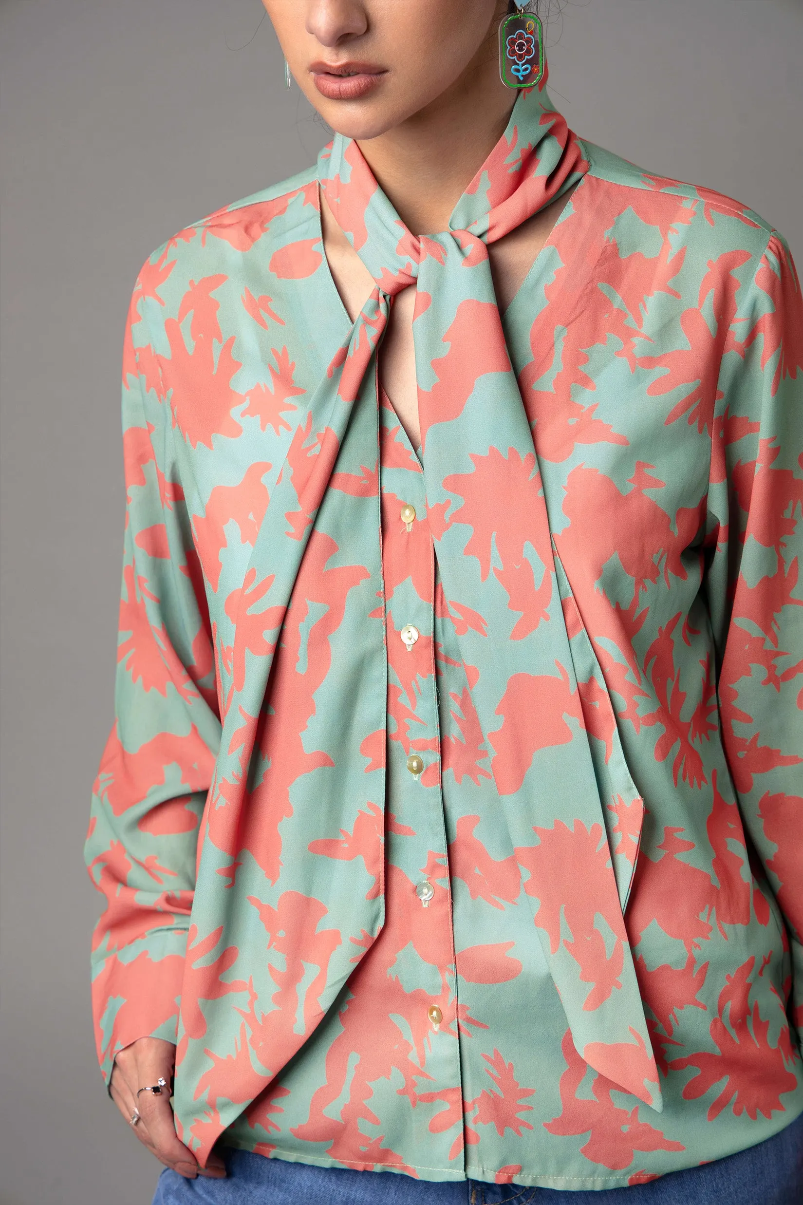 Abstract Regular Fit Attached Scarf Shirt