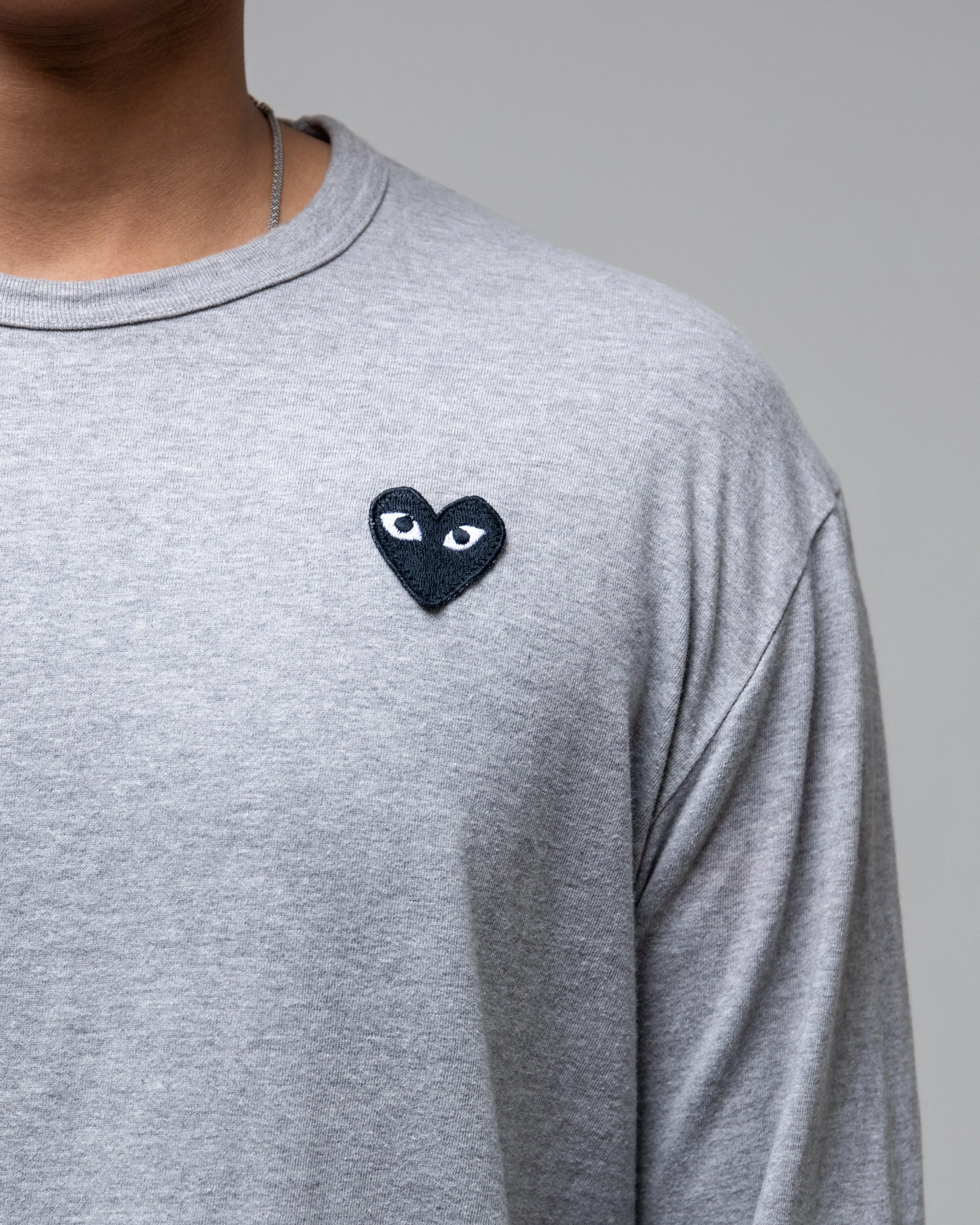 CDG PLAY RED HEART T-SHIRT  GREY LONG SLEEVE WOMENS TEE