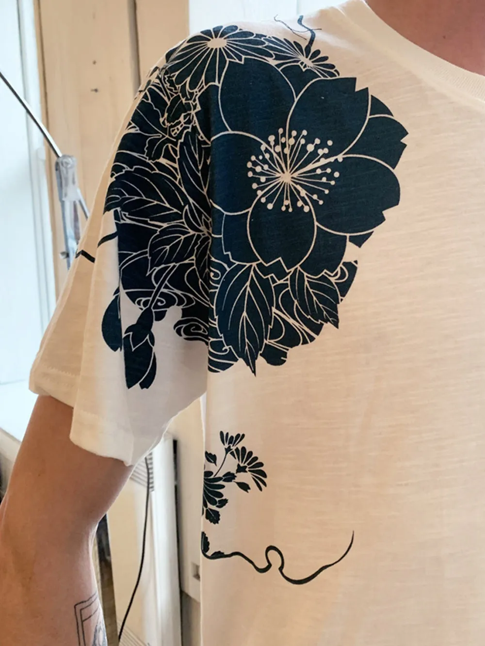 Koi Fish Floral embroidery T-Shirt (White/Blue)